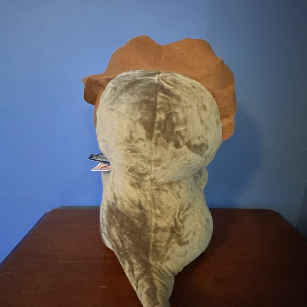Jurassic World 14 Inch Triceratops Dinosaur Plushie Round1 Exclusive NEW! - Picture 3 of 4